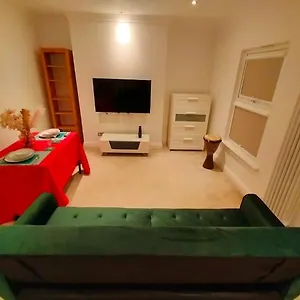 Fully-equipped Flat In The Of , London United Kingdom