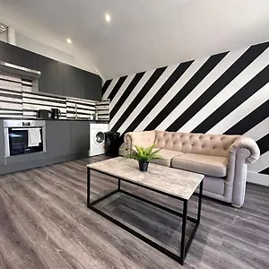 Flash Sale King Size Bed Super Central One Bed Next To Seafront 2 , Brighton United Kingdom